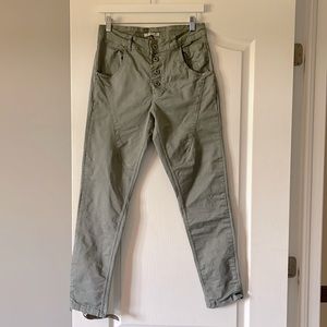 Femme Fatale Signature Pants in sage wash